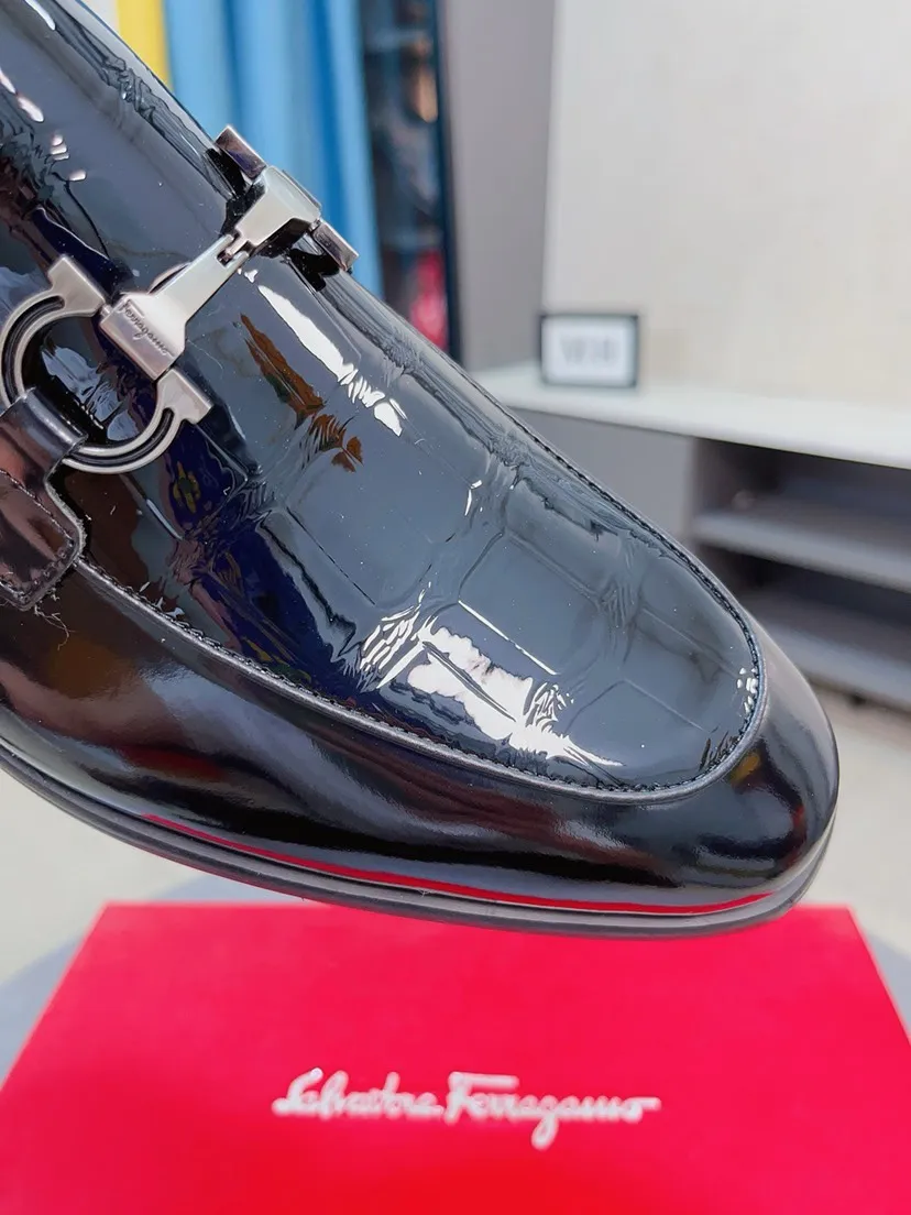 Men's shoes💰500🌸🌸[Ferragamo] Ferragamo's top men's business leather shoes💯Original copy of the official website, the upper is made of imported official website 1:1 material🍁Italian embossed cowhide🇮🇹Imported water-dyed leather lining. It’s definitely not made with ordinary craftsmanship, it’s the model used by celebrities! The factory’s craftsmanship is designed to create the most perfect shoes for trendy men! Code number 38-44 (45 can be customized)